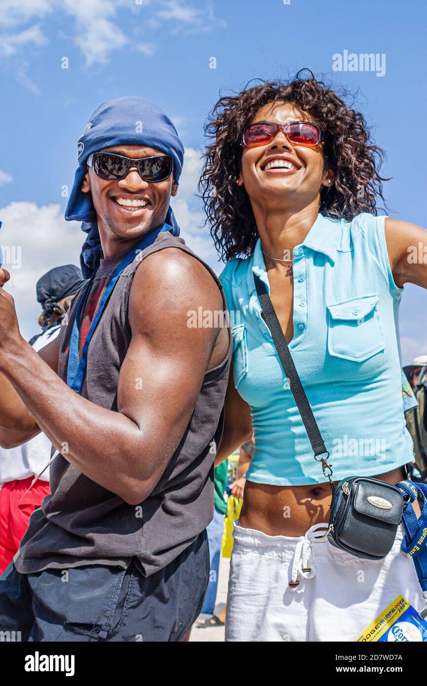 Miami Beach Florida, South Beach, Ocean Drive, Lummus Park, Volleypalooza Festival kostenloses Musikkonzert schwarzer afrikanischer Mann Frau weibliches Paar, tanzender Tanz, Stockfoto