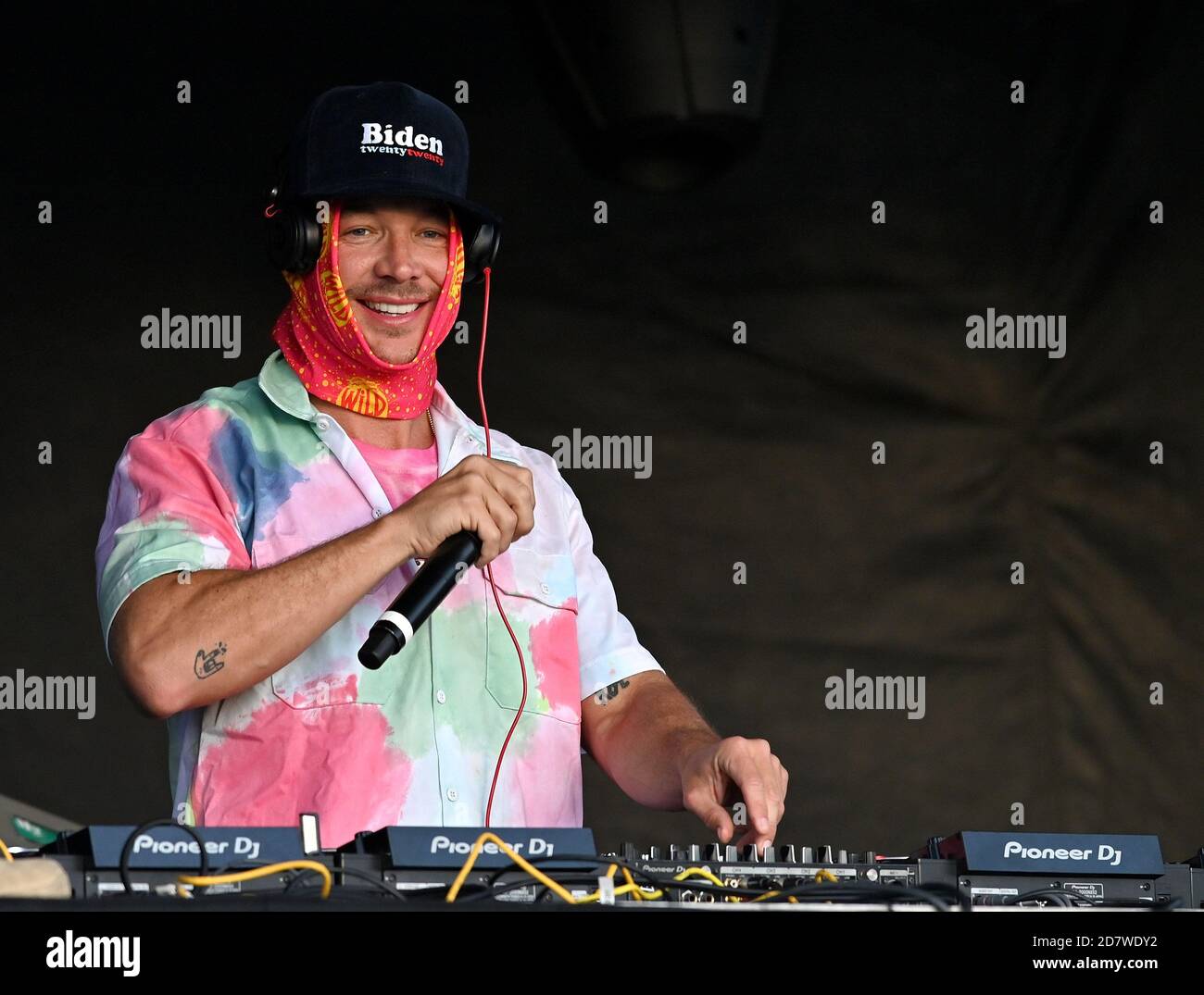 OKTOBER 24 - BURLINGAME, CA: Diplo, Major Lazer tritt während ihrer Music is the Weapon Drive-in Tour im Burlingame Golf Center am 24. Oktober 2020 in Burlingame, Kalifornien, auf. Dieses Konzert fand mit sozialen Distanzierungsprotokollen während der COVID-19 Pandemie 2020 statt, die Teilnehmer mussten sich in ihrem eigenen Raum halten und zu jeder Zeit Masken tragen. Foto: Casey Flanigan/imageSPACE/MediaPunch Stockfoto