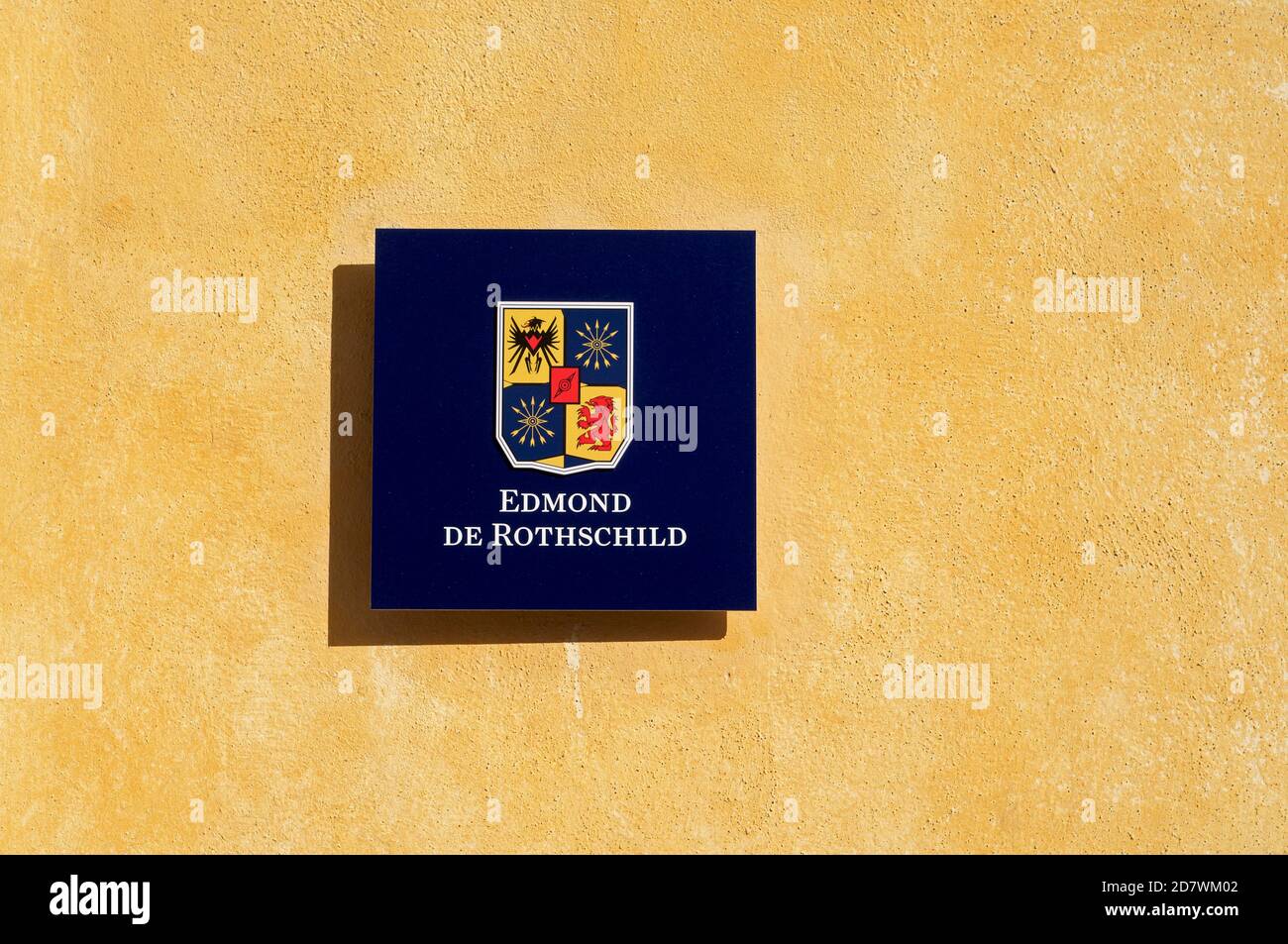 Lugano, Tessin, Schweiz - 18. Oktober 2020 : Logo der Edmond De Rothschild Bank. Die Edmond de Rothschild Gruppe ist ein Finanzinstitut sp Stockfoto