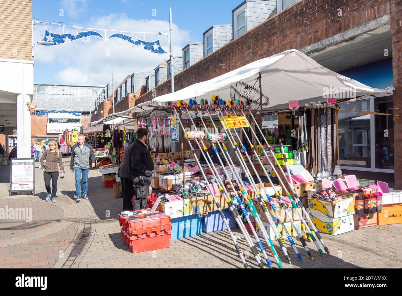 Street Market, Red Street, Carmarthen (Caerfyrddin), Carmarthenshire, Wales, Großbritannien Stockfoto