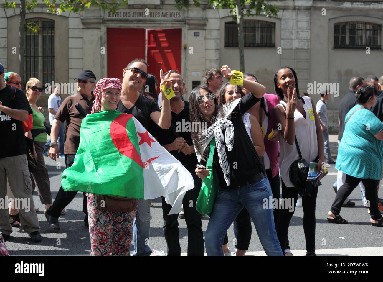 Pro-palästinensische Demonstration in Paris zur Unterstützung der Bevölkerung von Gaza nach der israelischen Offensive, die das Leben von 1,600 forderte Palästinenser Stockfoto