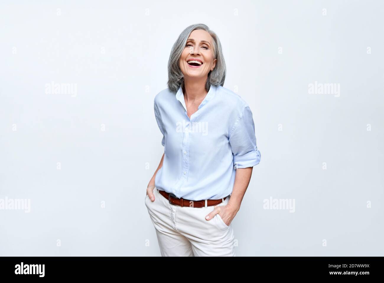 Glücklich reifen Senior Business Frau lachend isoliert auf weißem Hintergrund. Stockfoto