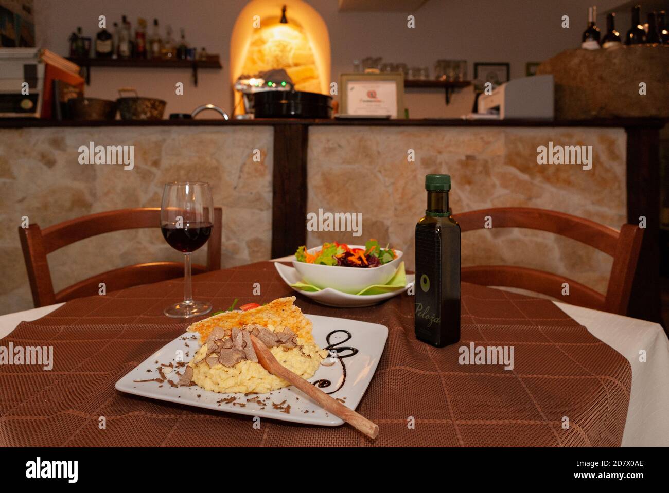 Olivenöl istrien -Fotos und -Bildmaterial in hoher Auflösung – Alamy
