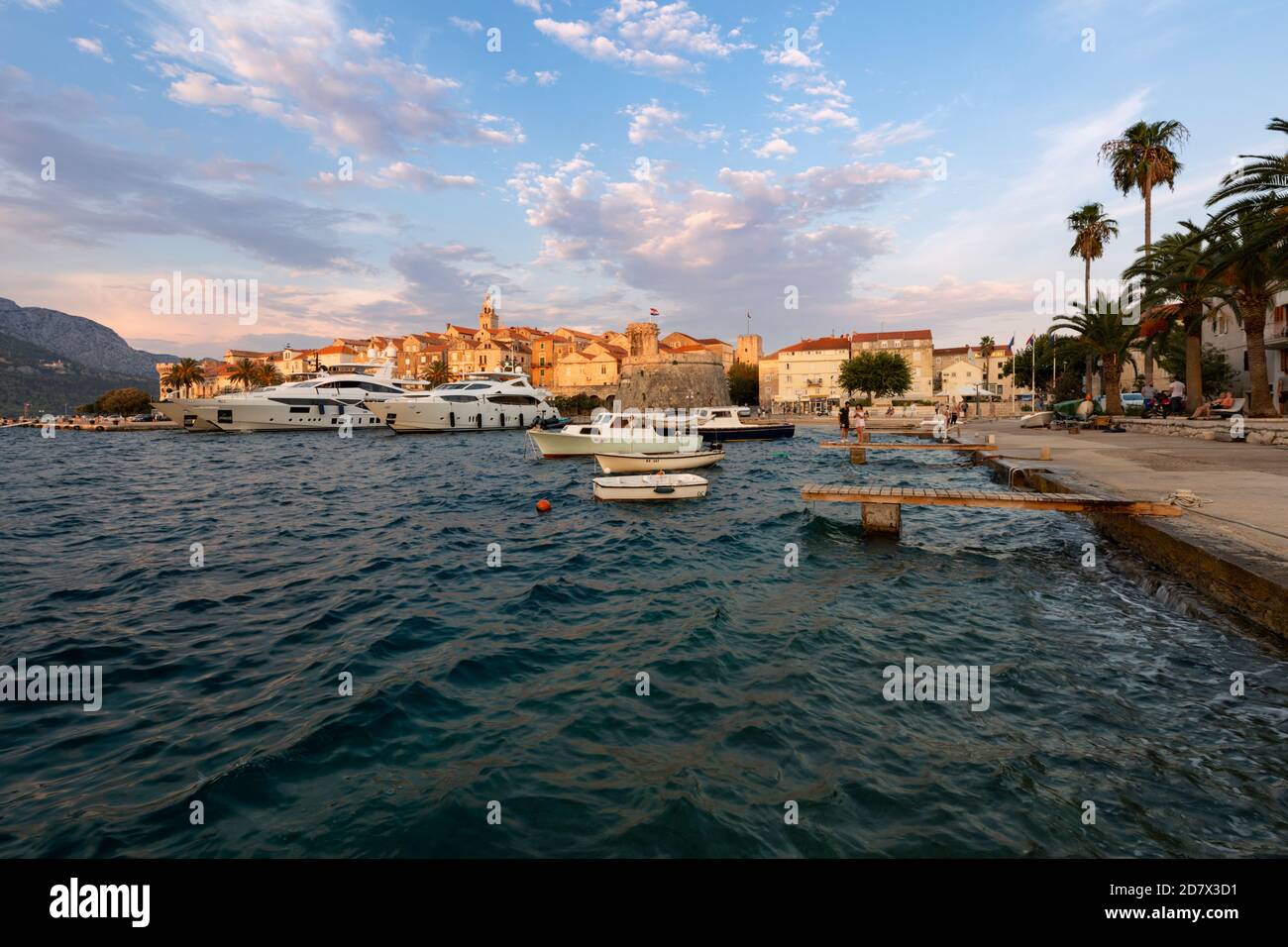 Altstadt Korcula bei Sonnenuntergang, Insel Korcula, Dalmatien, Kroatien Stockfoto