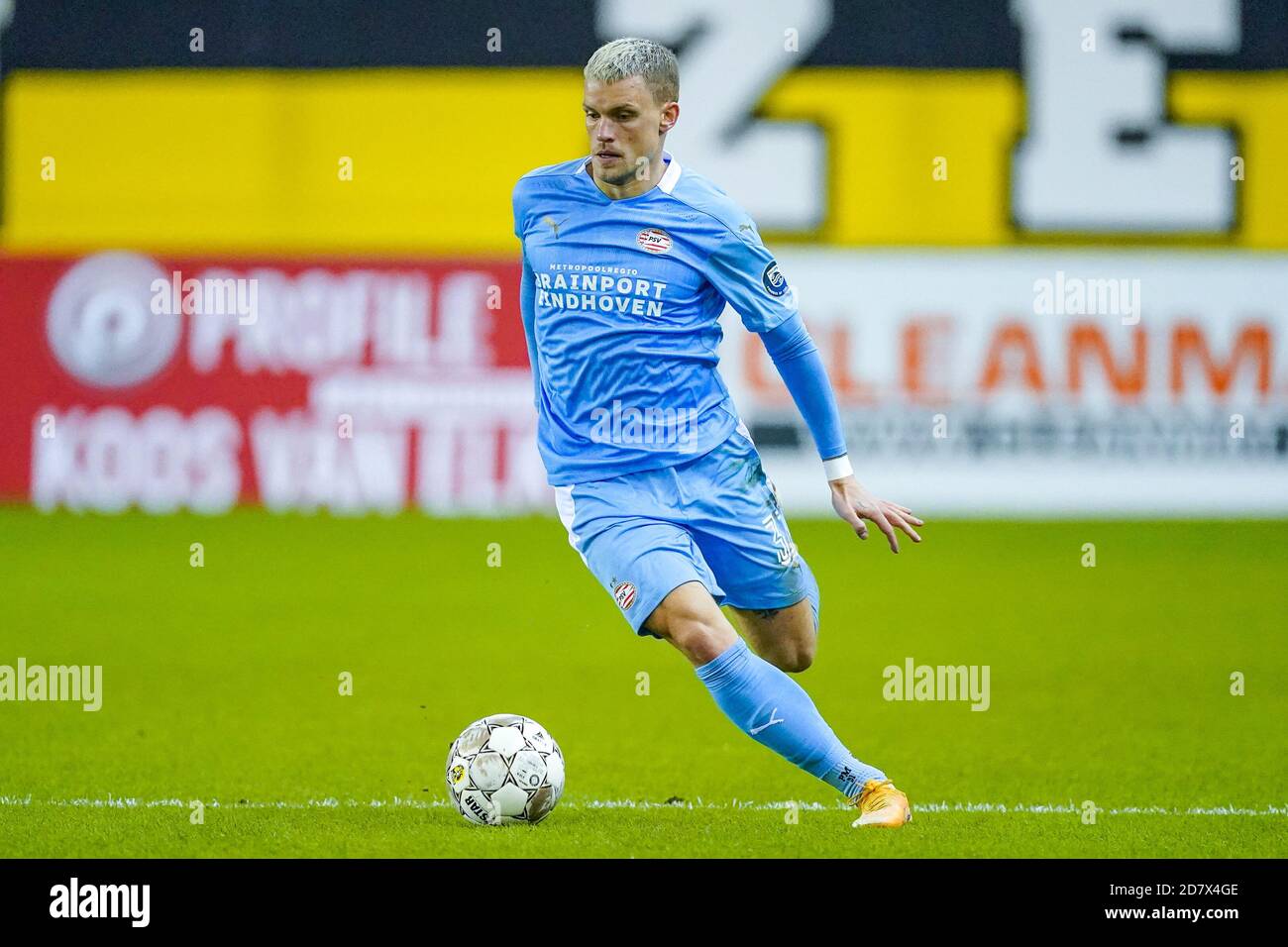 ARNHEM, NIEDERLANDE - 25. OKTOBER: Philipp Max vom PSV während des niederländischen Eredivisie-Spiels zwischen Vitesse und PSV im Gelredome Stadium am 25. Oktober 2020 in Arnhem, Niederlande (Foto: Jeroen Meuwsen/Orange Pictures) Stockfoto