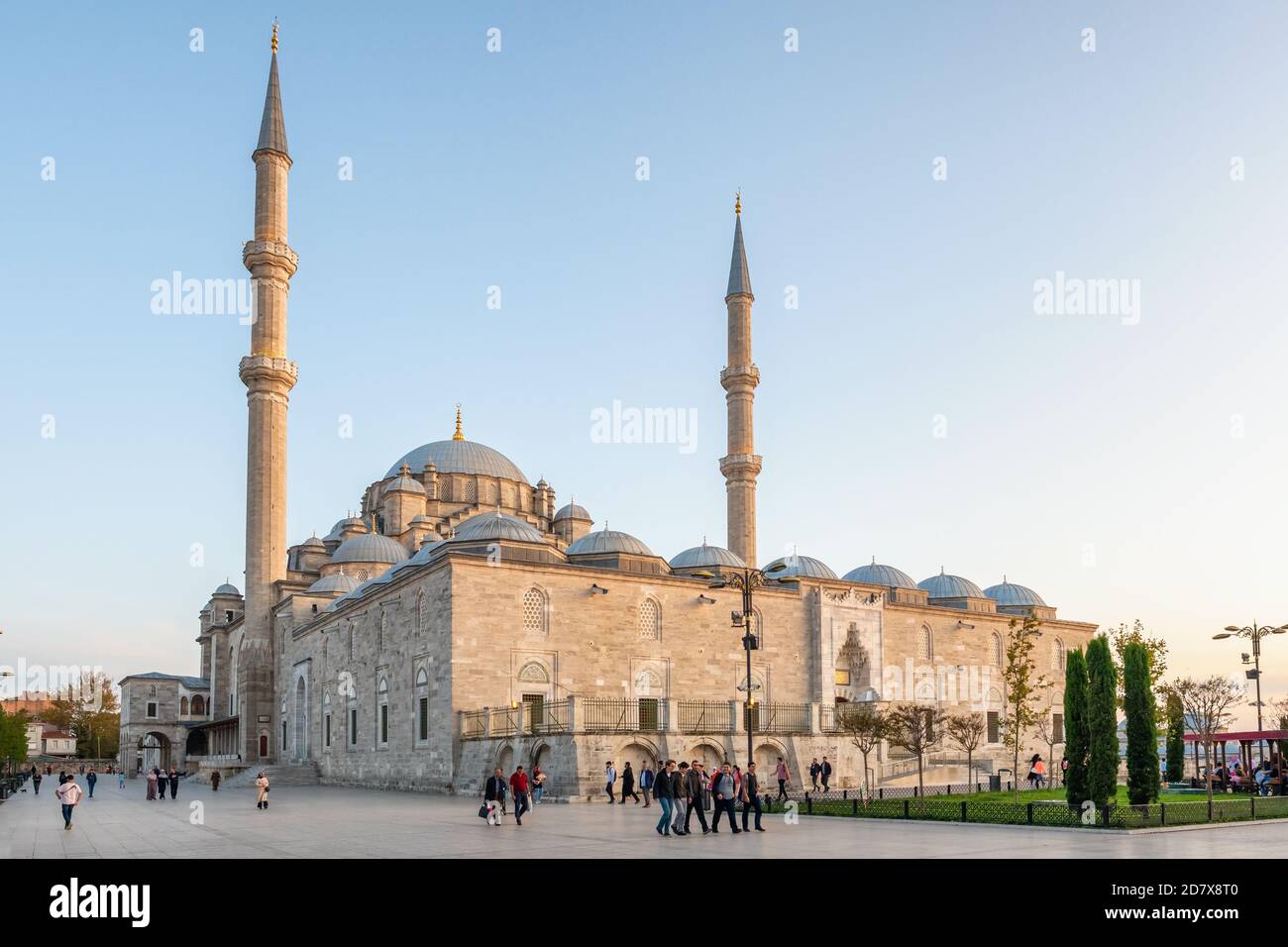 Sultan Mehmed II Moschee in der Dämmerung in Istanbul, Türkei Stockfoto