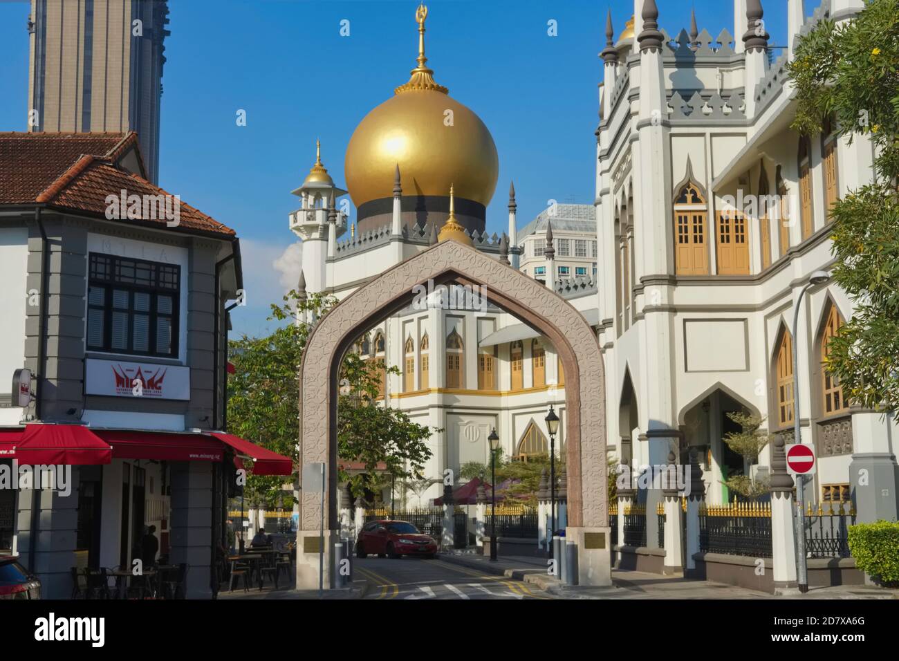 Blick von Kandahar St. von Landmark Sultan Moschee, ein Erbe Moschee, in Kampong Glam, Singapur, traditionell der malaiisch-muslimischen Bereich; Singapur Stockfoto