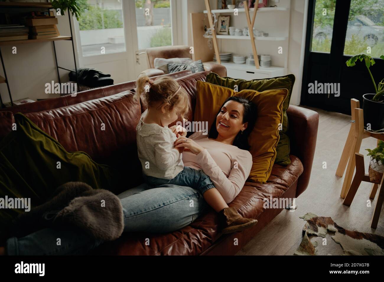 Little Girl Sofa Relaxing Stockfotos Und Bilder Kaufen Alamy