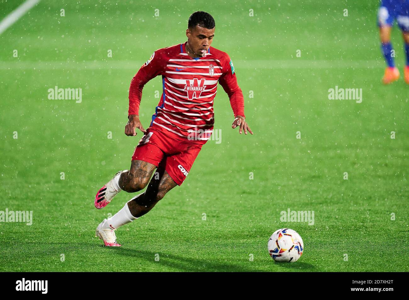 GETAFE, SPANIEN - 25. OKTOBER: Kennedy von Granada CF beim La Liga Santander Spiel zwischen Getafe CF und Granada CF im Coliseum Alfonso Perez am 25. Oktober 2020 in Getafe, Spanien. (Foto von Perez Meca/MB Media) Stockfoto