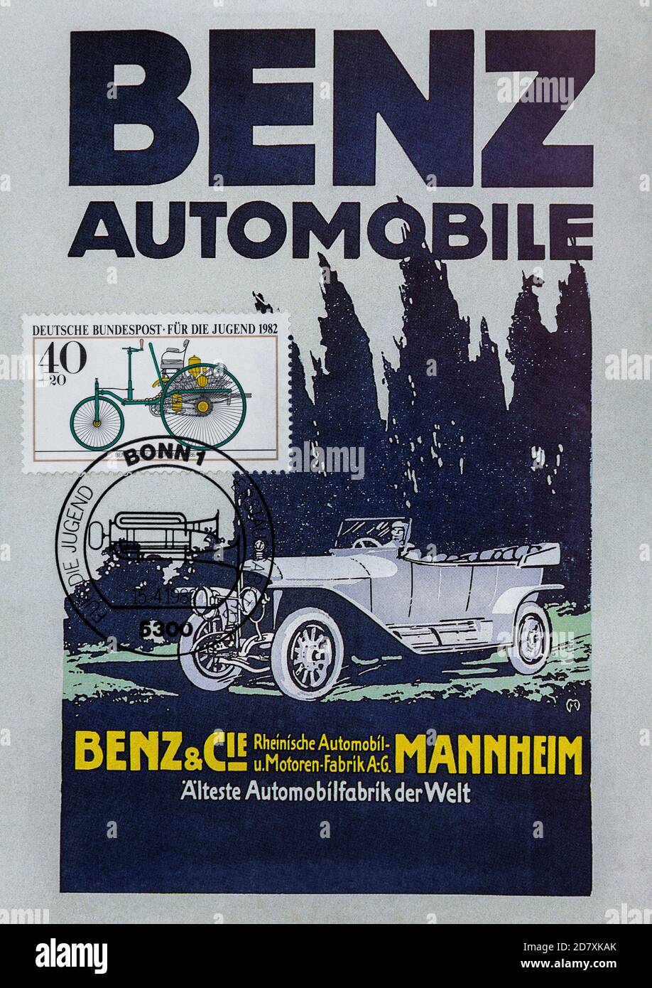 1982 verschickte deutsche Postkarte, die ein Werbeplakat für den alten Benz Automobile illustriert. Stockfoto