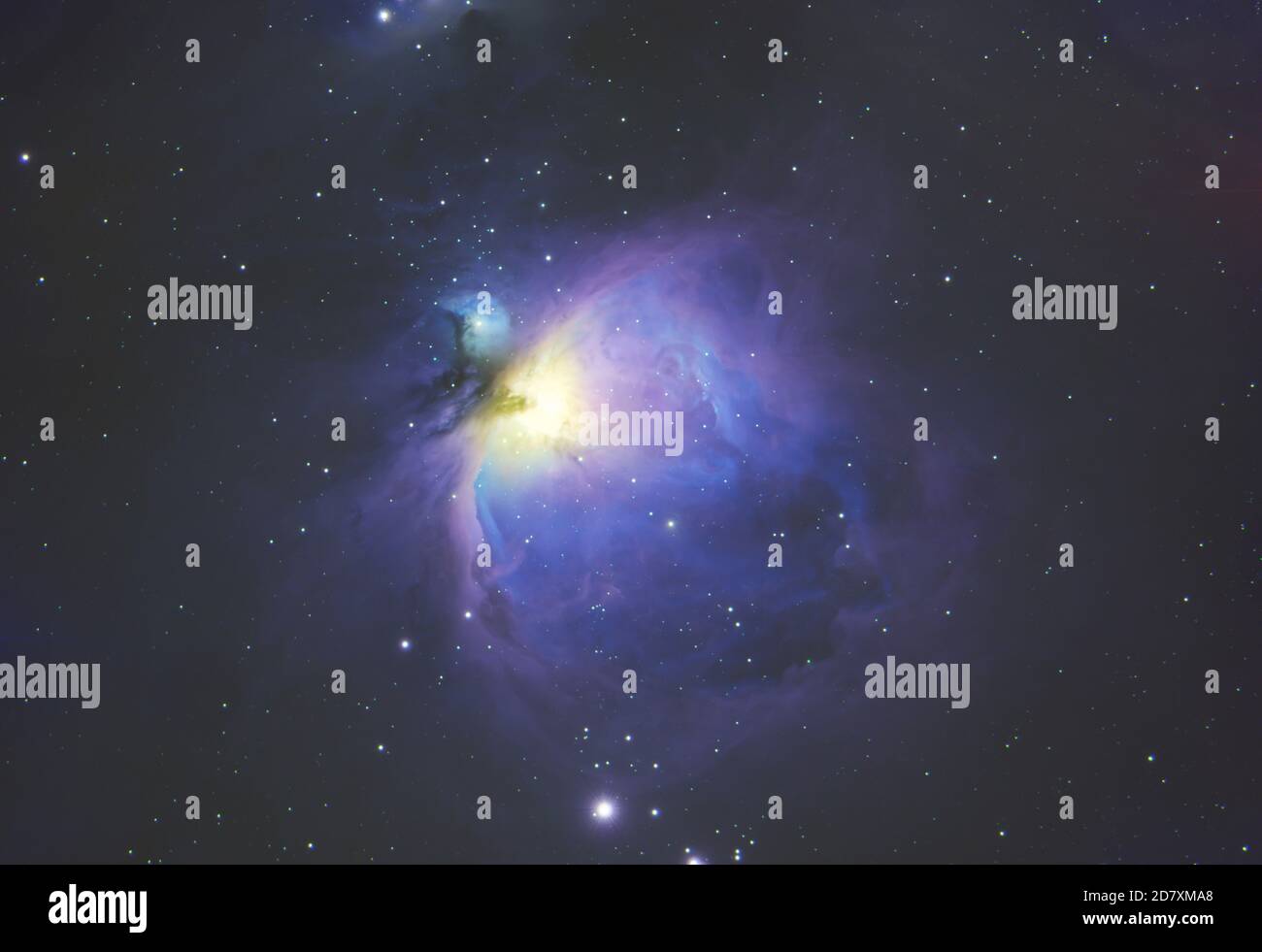 London, Großbritannien. Oktober 2020. Schmalbandaufnahme des Orionnebels mit Filtern zur Aufnahme von Wasserstoff- und Sauerstoff-III-Emissionsregionen dieser riesigen Gaswolke 1344 Lichtjahre von der Erde entfernt. Belichtungszeit 2.5 Stunden mit einer gefilterten monochromen Astrofotokamera, die auf -15 Grad gekühlt wurde. Kredit: Malcolm Park/Alamy. Stockfoto