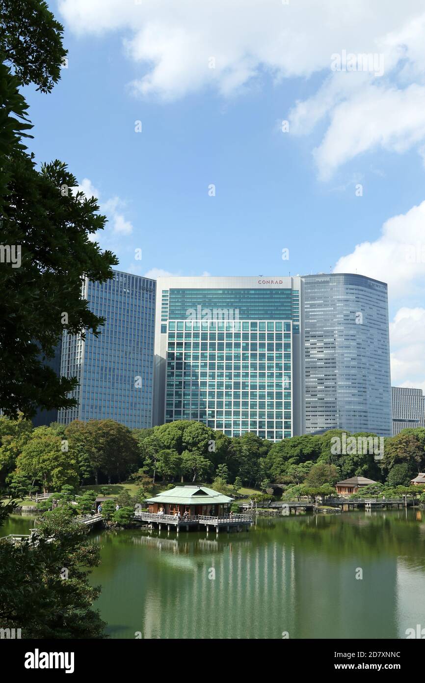 Nakajima No Ochaya Teehaus in Hamarikyu Gardens (japanisch: Hama-rikyu onshi teien) im Chuo District, Toyko, Japan Stockfoto