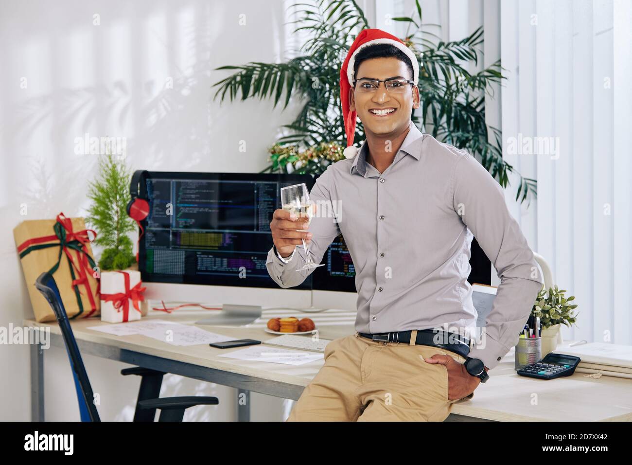 Software-Entwickler feiert Weihnachten Stockfoto