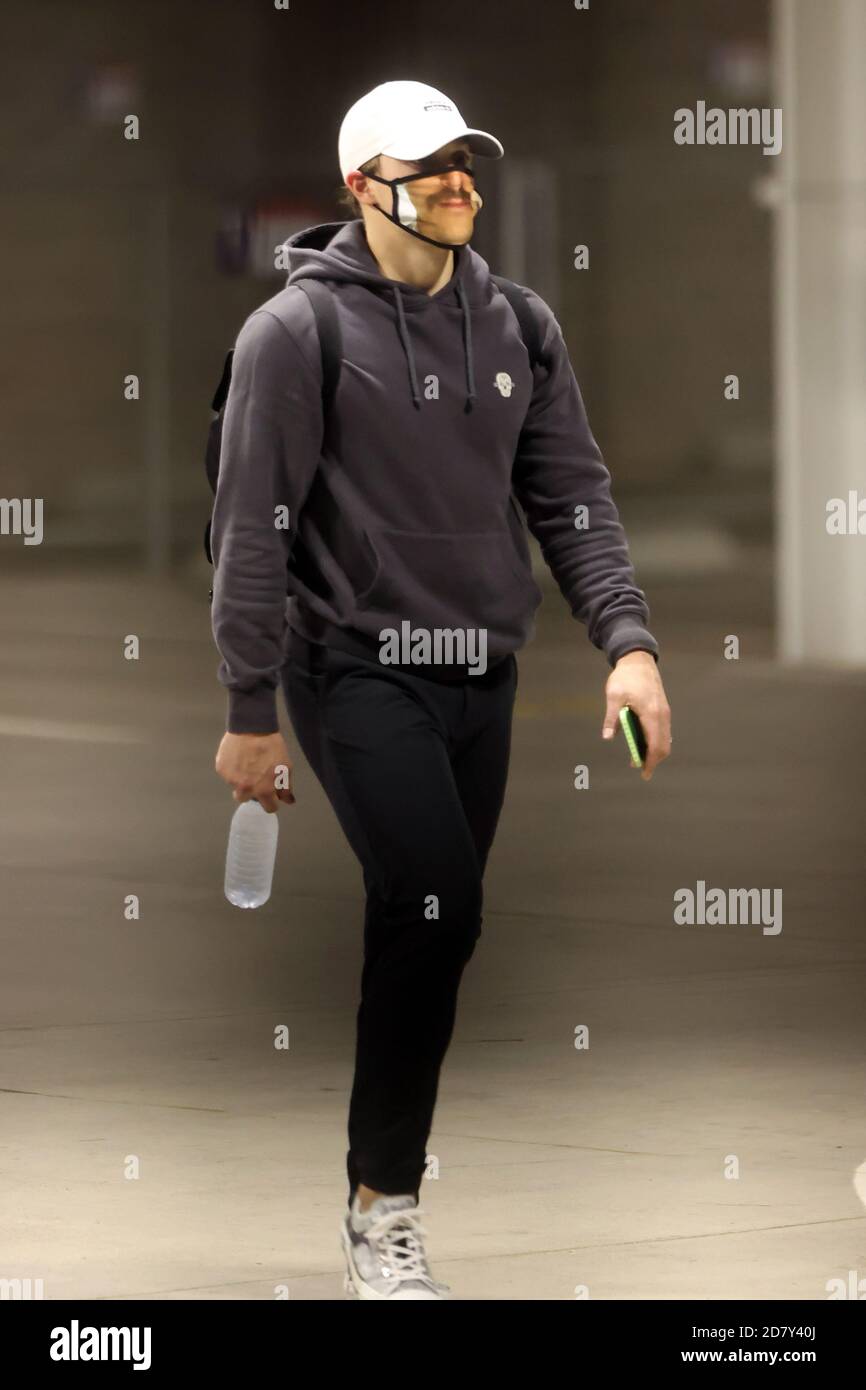 Arlington, TX, USA. Oktober 2020. Mitglieder der LA Dodgers haben am 25. Oktober 2020 in Arlington, Texas, das Globe Life Field verlassen, nachdem sie Spiel 5 der Major League Baseball 2020 World Series gewonnen hatten. Kredit: Mpi34/Media Punch/Alamy Live Nachrichten Stockfoto