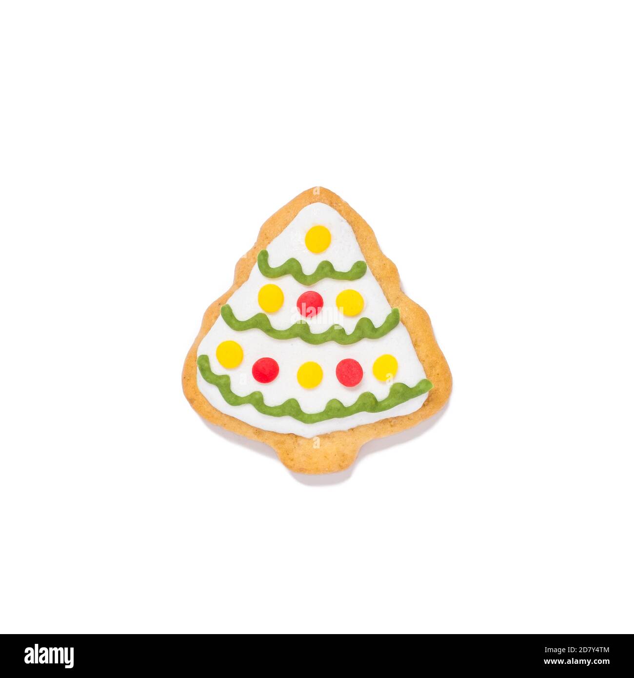 Weihnachtskekchen in Form von Bäumen auf isoliertem weißem Hintergrund. Stockfoto