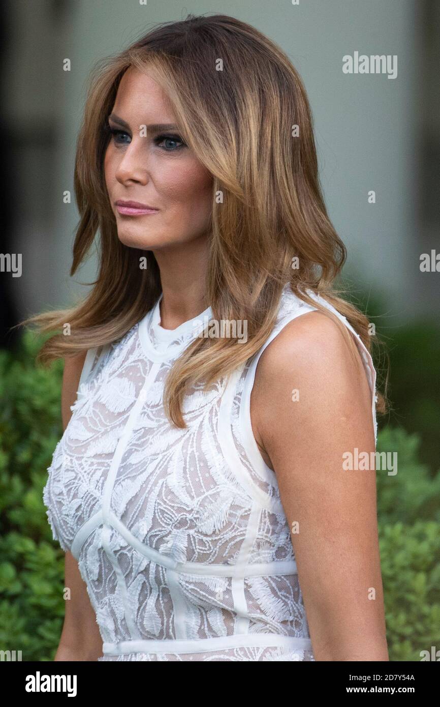 First Lady Melania Trump kommt vor einer Zeremonie für US-Präsident Donald Trump, um die Presidential Medal of Freedom Golfer Tiger Woods im Rosengarten des Weißen Hauses in Washington, D.C., am Montag, 6. Mai 2019 zu übergeben. Quelle: Alex Edelman/The Photo Access Stockfoto