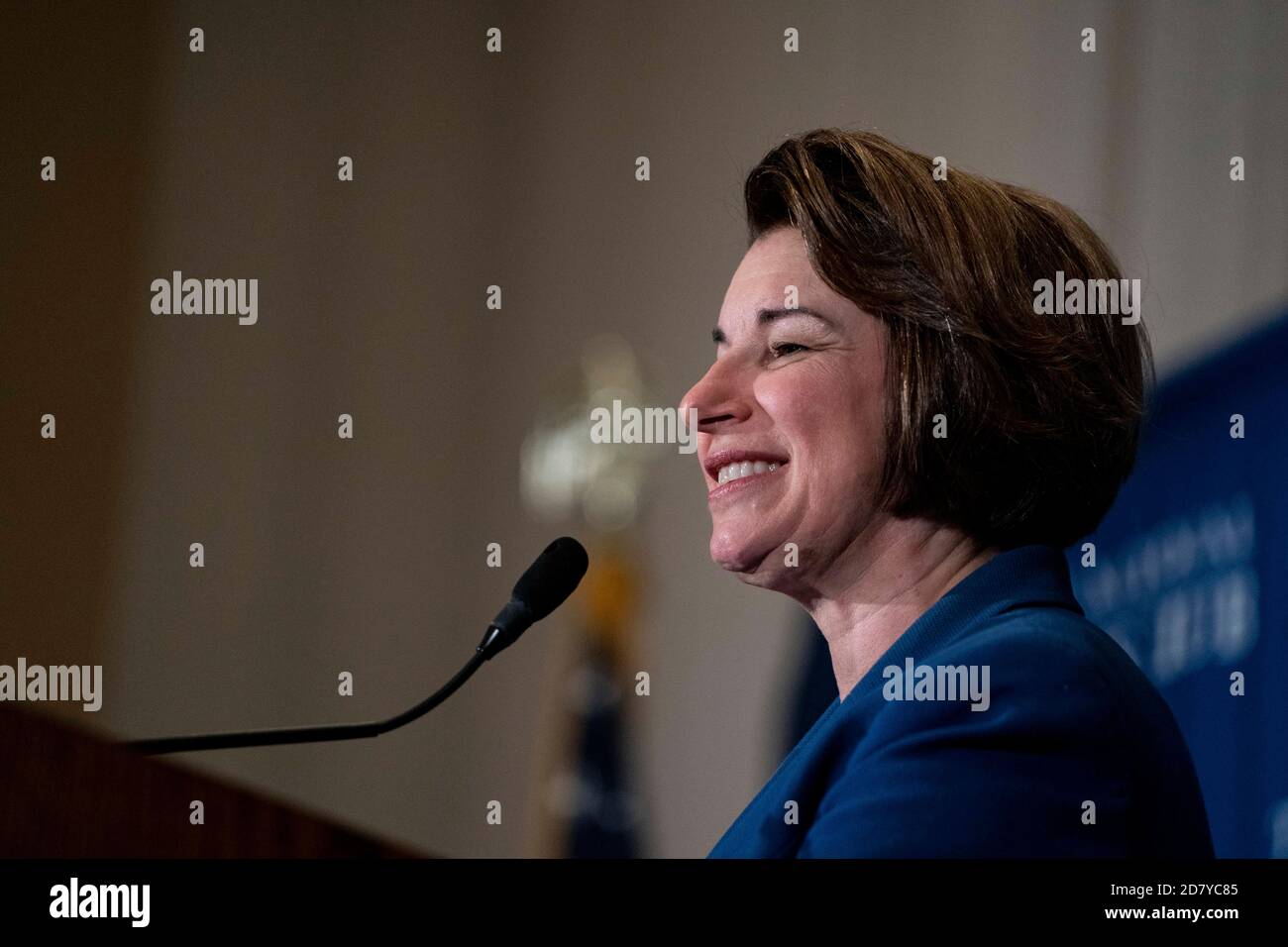 Senatorin Amy Klobuchar, Demokratin aus Minnesota und Präsidentschaftskandidat des Jahres 2020, spricht am Dienstag, den 16. Juli 2019 in Washington, D.C., im National Press Club Klobuchar hielt eine Rede, die ihre Prioritäten für ihre ersten 100 Tage im Amt umreißt, wenn sie zum Präsidenten gewählt wurde. Quelle: Alex Edelman/The Photo Access Stockfoto