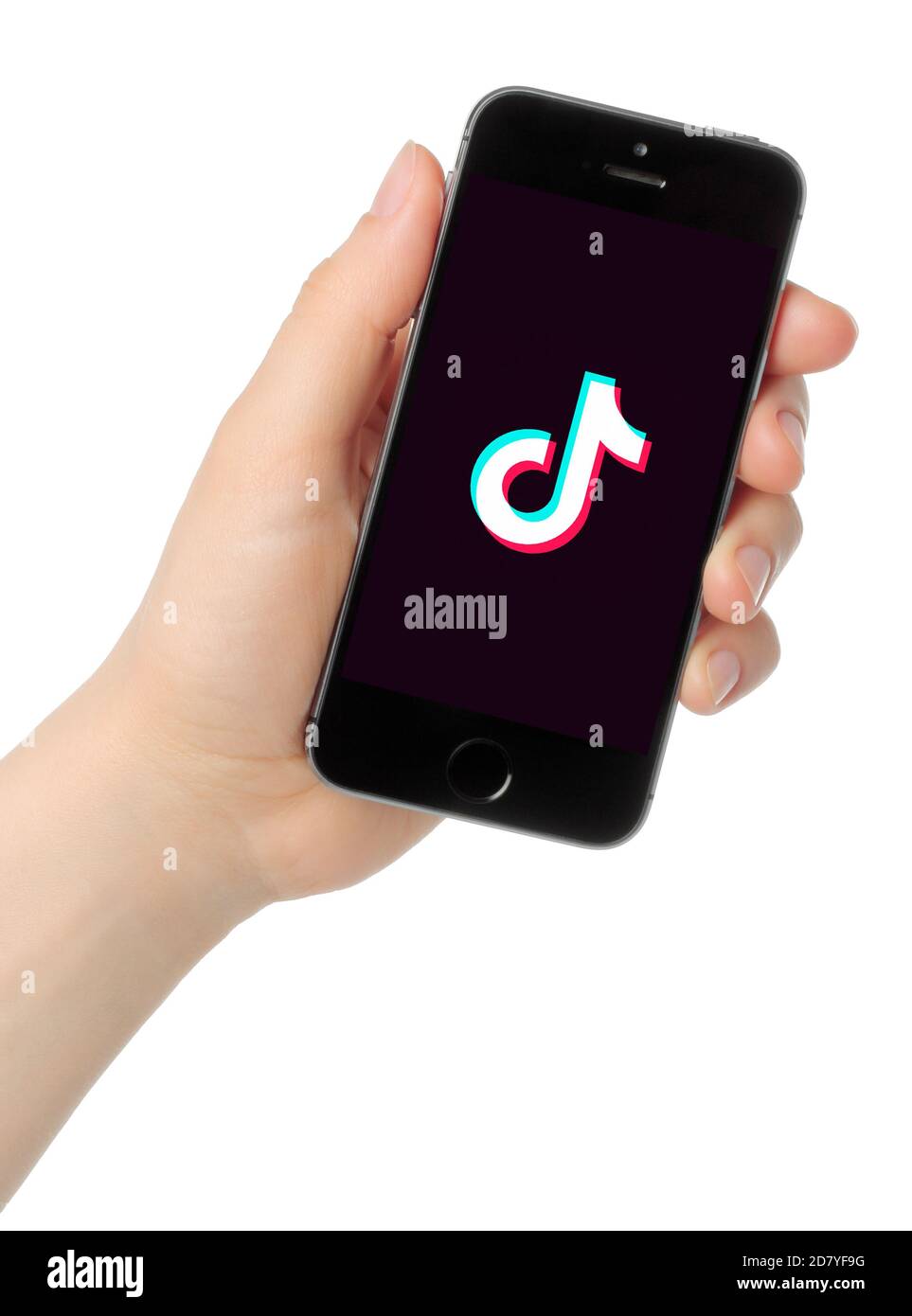 Kiew, Ukraine - 25. August 2020: Hand hält iPhone 5s mit TikTok-Logo auf weißem Hintergrund. TikTok ist ein Social-Networking-Service für Video-Sharing im Besitz Stockfoto
