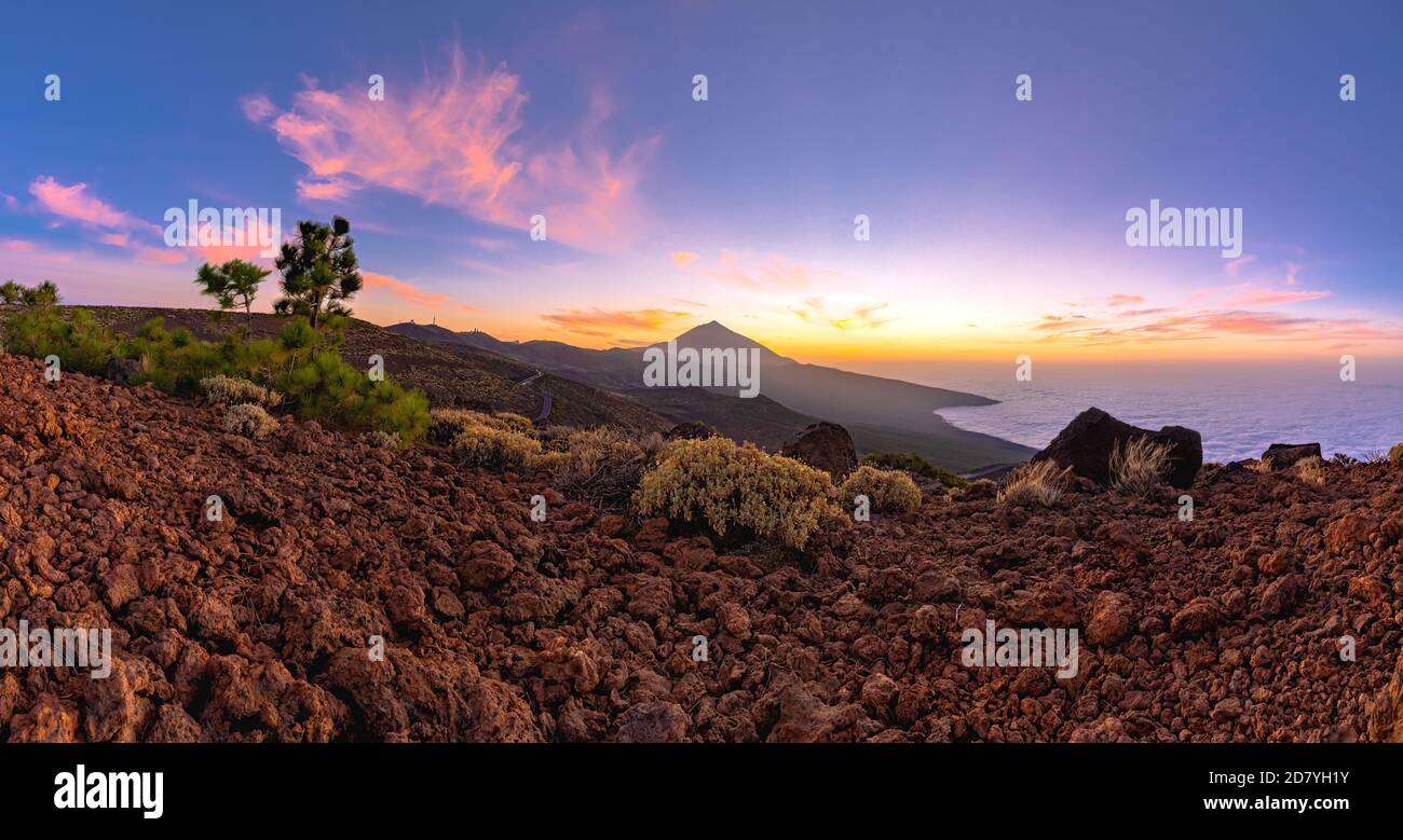 Panorama eines Sonnenuntergangs im Teide Nationalpark, Teneriffa. Stockfoto