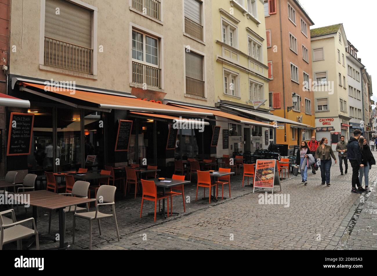 Gesundheit; Corona Virus; Covid-19; 2. Welle, Völker; Öffentlichkeit, Nahrung, Restaurant, Gastronomie, Unterhaltung, Handel, Verkauf, lokal, Lockdown, Leitartikel; so Stockfoto