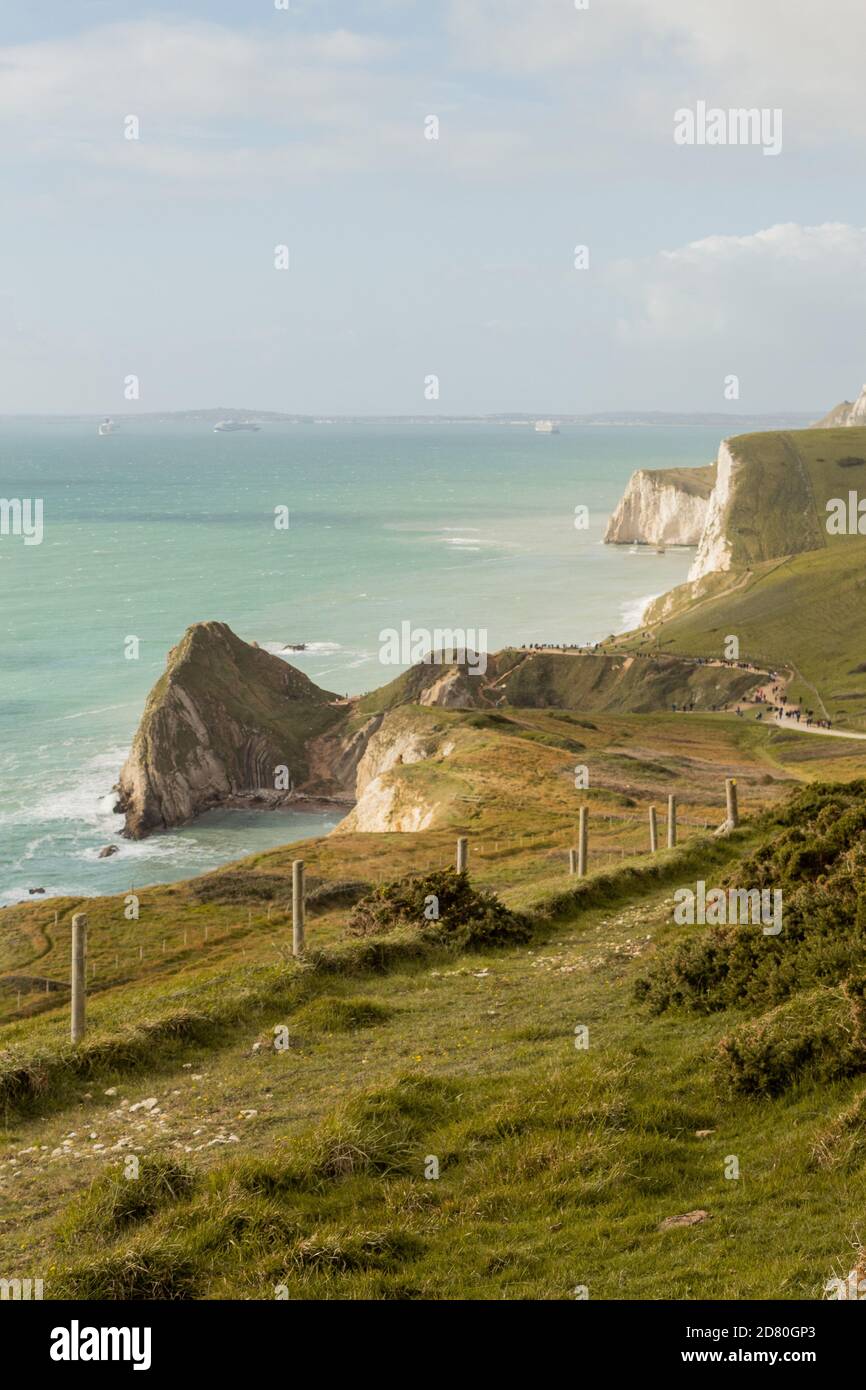 Ein Bild der weltberühmten Jurassic Coast, dieses Foto wurde mit einem Teleobjektiv aufgenommen. Stockfoto