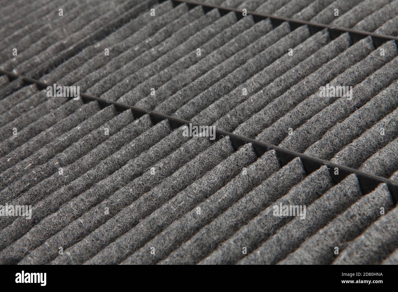 Ein Partikelfilter ist ein Gerät aus faserigen oder porösen Materialien, das feste Partikel wie Staub, Pollen, Schimmel und Bakterien entfernt. Stockfoto