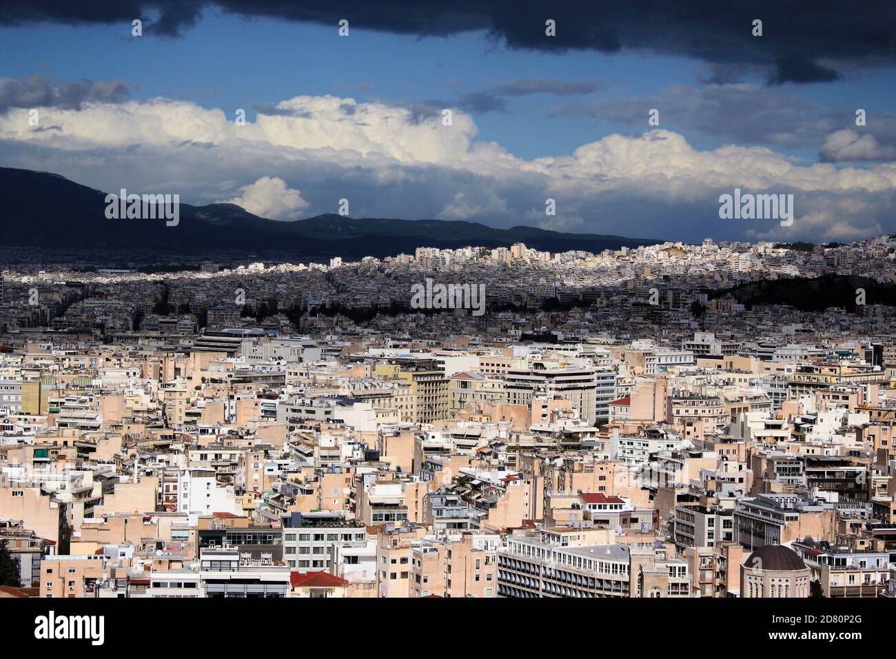 Teilansicht der Stadt Athen vom Akropolis-Hügel - Athen, Griechenland, 2. Februar 2020. Stockfoto