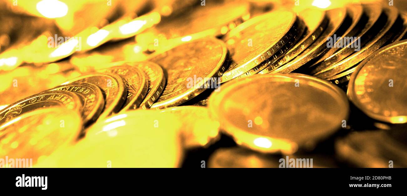 Haufen alter Münzen, die Reichtum und Luxus darstellen Stockfoto