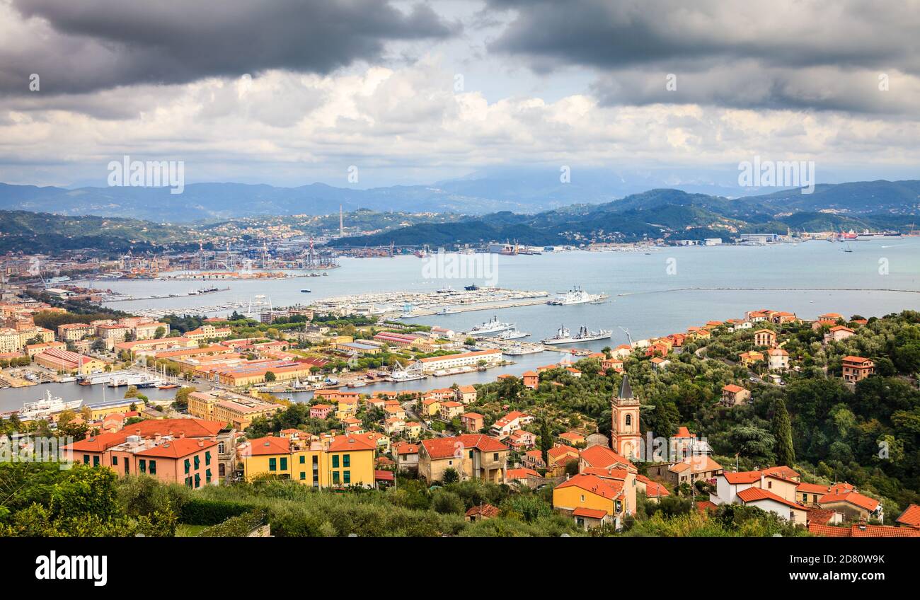 Panoramafenblick auf den Hafen von La Spezia in Italien Stockfoto