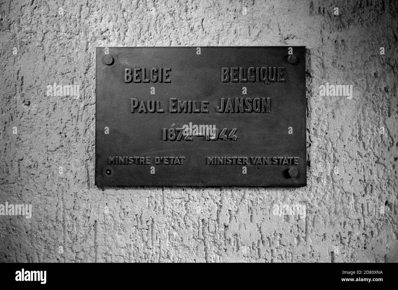 Paul Emile Jansen war 1937–1938 Premierminister von Belgien. Zu Beginn des Zweiten Weltkriegs diente Janson als Außenminister und als Minister mit Ressort in der Regierung von Hubert Pierlot. Er blieb in Frankreich, als die Regierung im Exil nach London zog. 1943 wurde er von den deutschen Besatzungstruppen festgenommen und im KZ Buchenwald inhaftiert. Dort starb er 1944. Die Gedenktafel befindet sich im Lagerkrematorium Buchenwald, einem Konzentrationslager der Nazis, das im Juli auf dem Ettersberg bei Weimar errichtet wurde Stockfoto