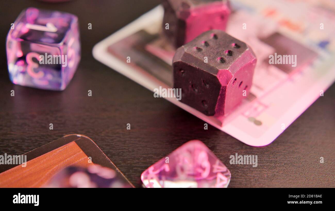 Ein Haufen d6 Würfel während der Tabletop-Spiel Stockfoto