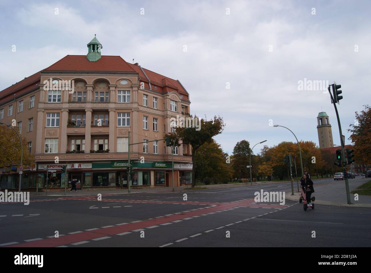 Der Straßenzug Seefelder Straße zwischen Galenstraße und Altstädter Ring am Rathaus Spandau soll Fußgängerzone werden. Stockfoto