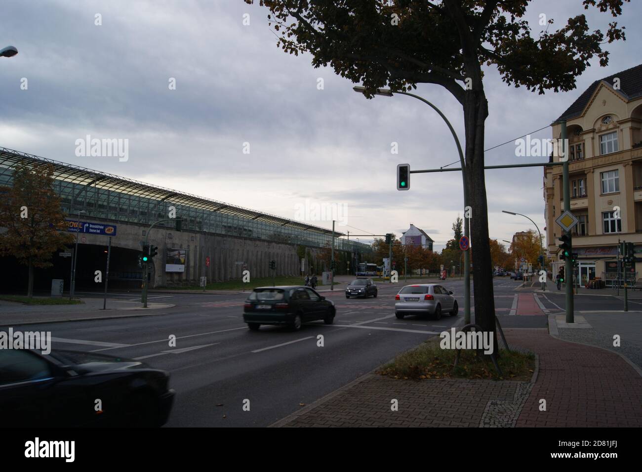 Der Straßenzug Seefelder Straße zwischen Galenstraße und Altstädter Ring am Rathaus Spandau soll Fußgängerzone werden. Stockfoto