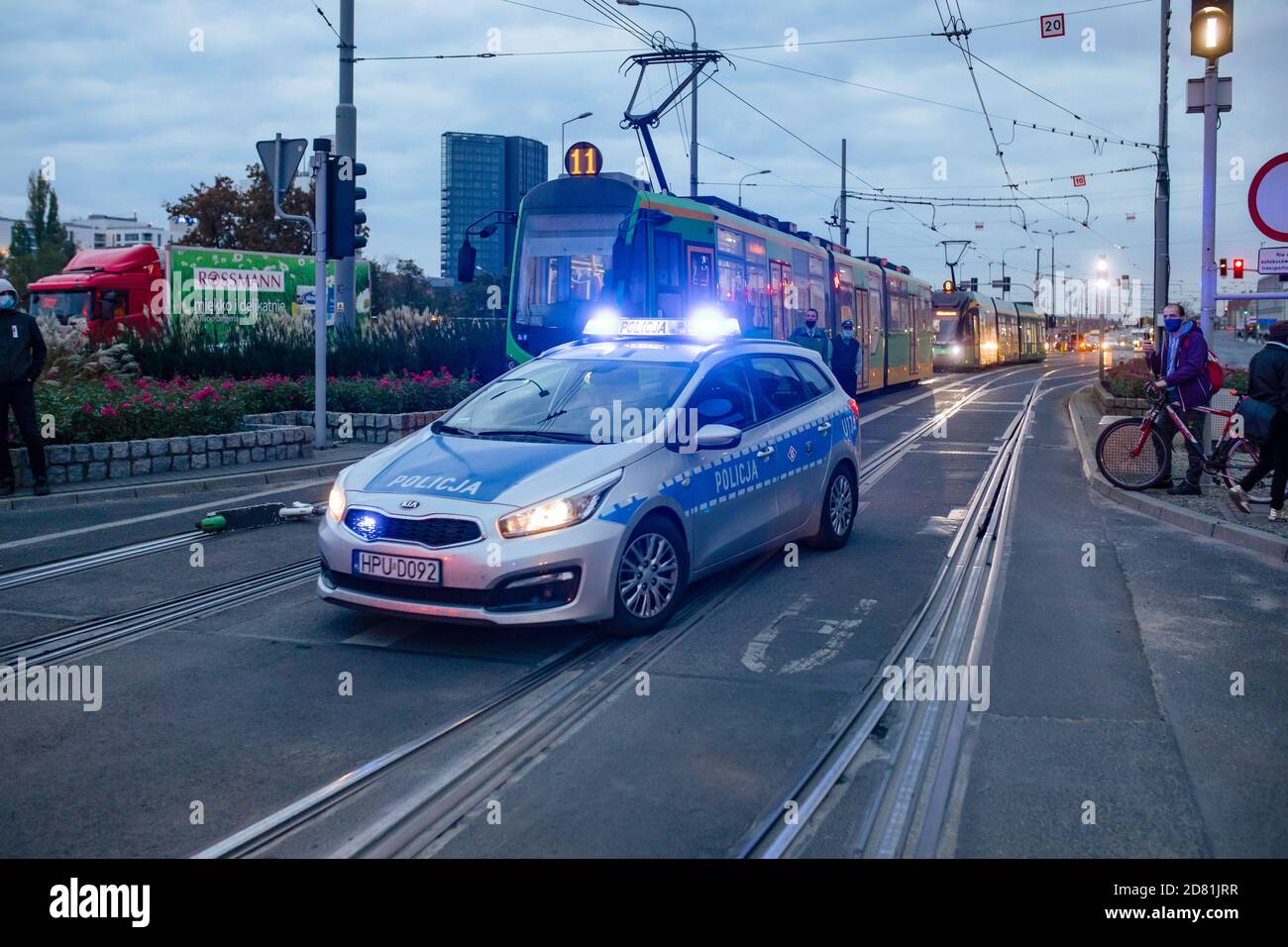 Poznan / Polen - 26.10.2020: Demonstration gegen totales Abtreibungsverbot, Frauen protestieren gegen Einschränkungen der Frauenrechte. Blockierte Straßen. Stockfoto