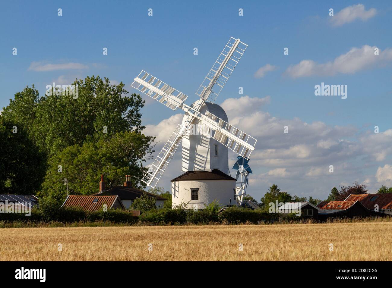 The Saxtead Green Post Mill, Saxtead Green, Woodbridge, Suffolk, Großbritannien. Stockfoto