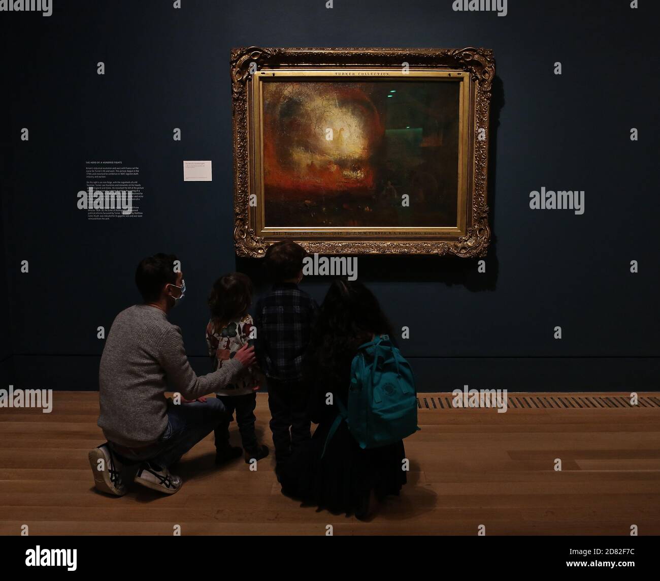 Tate Britain präsentiert eine wegweisende Ausstellung in diesem Herbst JMW Turner ( 1775 -1851 ) Turner lebte durch turbulente Zeiten . Großbritannien war im Krieg die meiste Zeit seines Lebens. Politische Reformen sowie scietific und kulturelle Fortschritte transformiert die Gesellschaft ..Durner erstmals beobachtet das zeitgenössische Leben als junger Maler in den 1970er Jahren, die Ausstellung untersucht seine Faszination für Industrie und Infrastruktur als neue Elemente der britischen Landschaft ..die Ausstellung reflektiert auch Turners Interesse an sozialen Reformen , Vor allem seine wechselnden Einstellungen gegenüber Politik, Arbeit und Sklaverei und seine Erinnerungen an den Krieg. Stockfoto