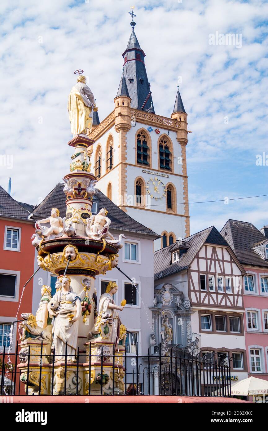 st. gangolf Trierer Brunnen Altstadt Stockfoto