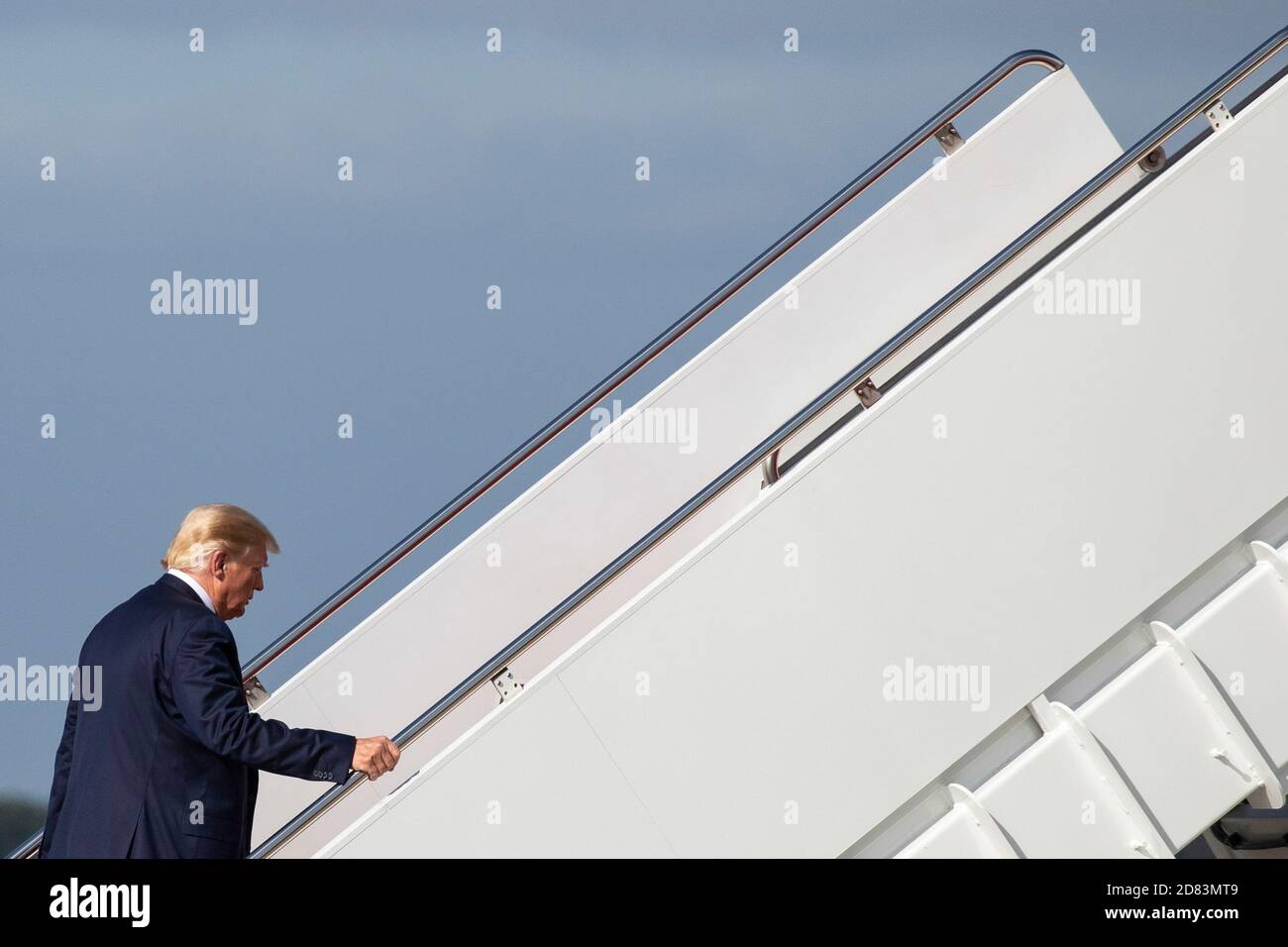 US-Präsident Donald Trump tritt am 12. September 2020 in Washington, D.C., bei der Joint Base Andrews an die Air Force One an - Trump fliegt nach Reno, Nevada. Quelle: Alex Edelman/The Photo Access Stockfoto