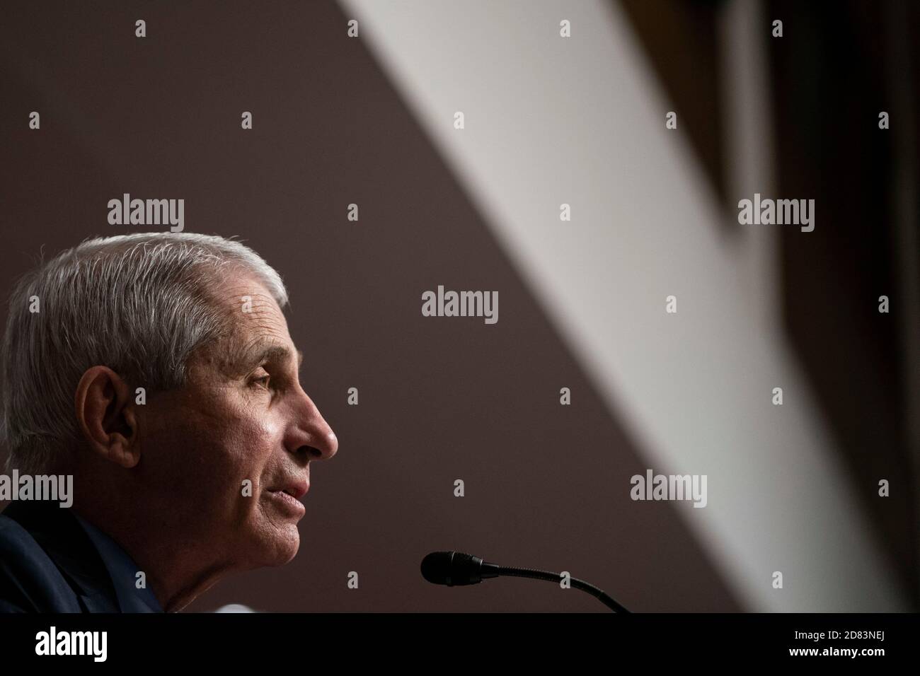 Anthony Fauci, MD, Direktor, National Institute of Allergy and Infectious Diseases, National Institutes of Health; Bezeugt während einer Anhörung des US-Senats für Gesundheit, Bildung, Arbeit und Altersversorgung COVID-19 zu untersuchen, wobei der Schwerpunkt auf einem Update über die Reaktion des Bundes im US-Kapitol am 23. September 2020 in Washington, D.C., liegt.Quelle: Alex Edelman/The Photo Access Stockfoto