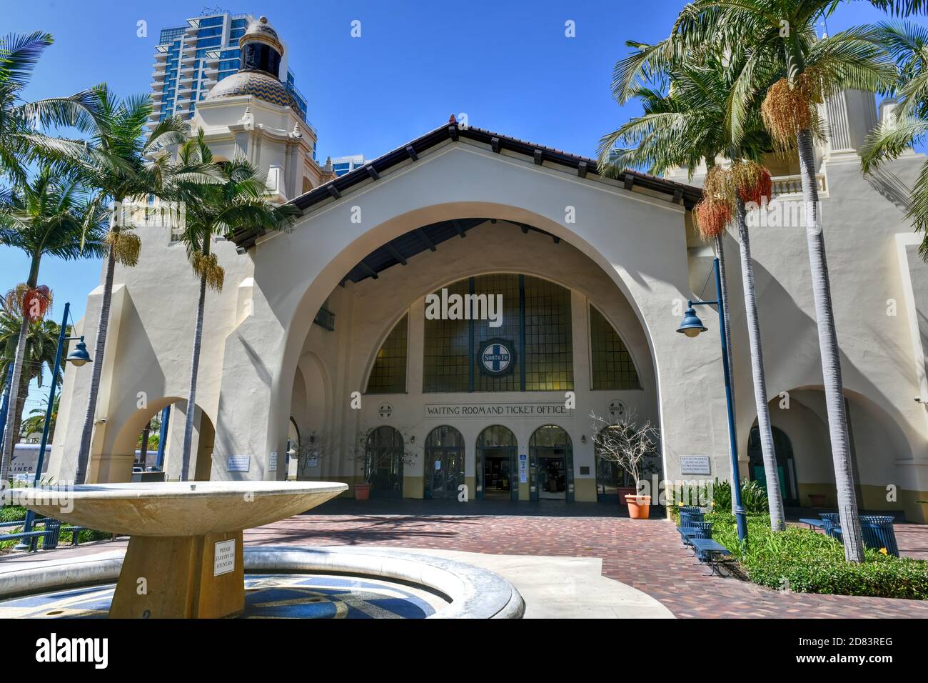 San Diego, Kalifornien - 19. Juli 2020: Union Station in San Diego, USA. Die Station im Stil der spanischen Kolonialzeit wurde am 8. März 1915 als Santa Fe eröffnet Stockfoto