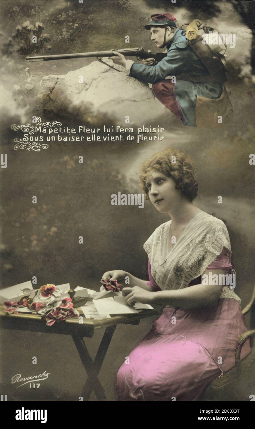 Alte Postkarte. Die bunte französische Postkarte des 1. Weltkriegs - „Revanche“ 117 - junge Frau, die dem Soldaten Blumen schickt - datiert vom 31. Januar 1915 - restauriert auf der Originalpostkarte der Fotografin von Montana. Stockfoto