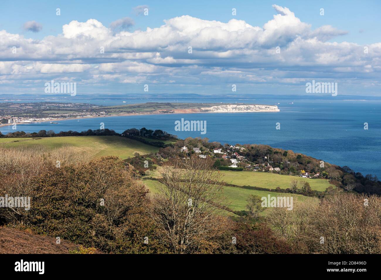 Blick von Bonchurch hinunter über Sandown Bay zum Culver Cliff, Isle of Wight Stockfoto