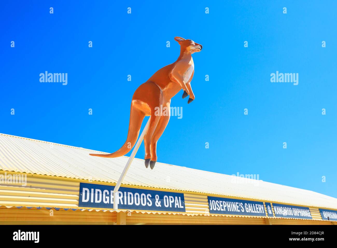 Coober Pedy, South Australia, Australien - 27. Aug 2019: Schild des Känguru-Waisenhauses für verwaiste Känguru-Joeys des australischen Outback. Stockfoto