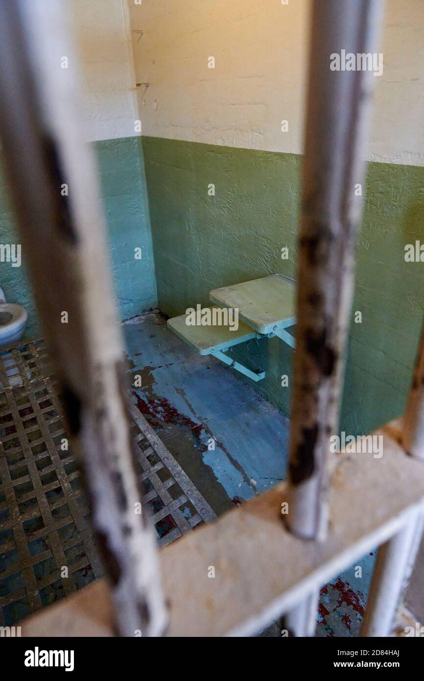 Zellinneneinrichtung im Gefängnis Alcatraz, San Francisco, Kalifornien, USA Stockfoto