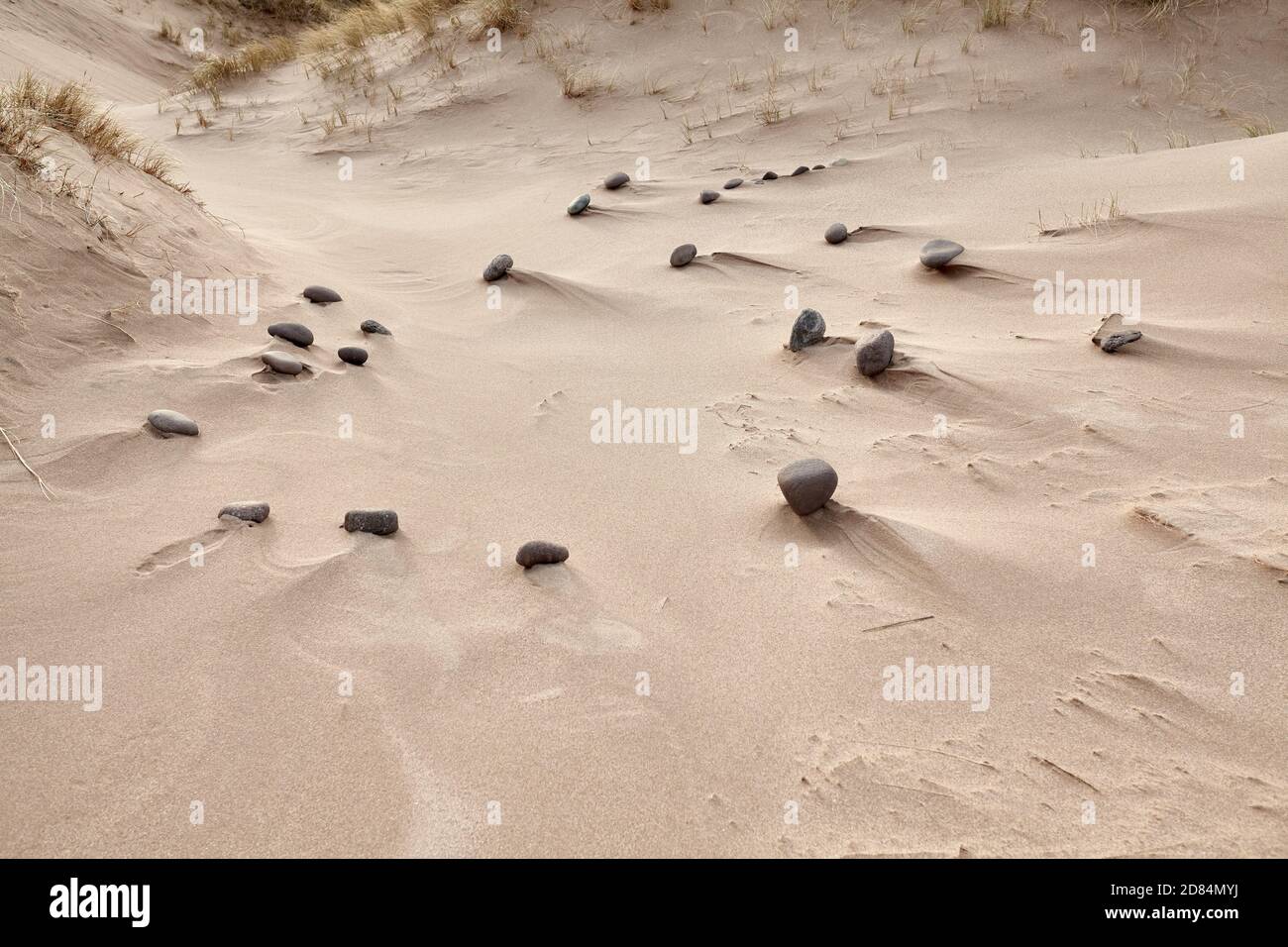 Wind geblasen Muster und Formen im Sand Stockfoto