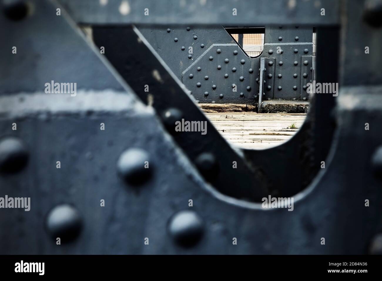 Das Stahlwerk der Victoria Swing Bridge, Leith, Schottland, ist nun für den Verkehr gesperrt. Stockfoto