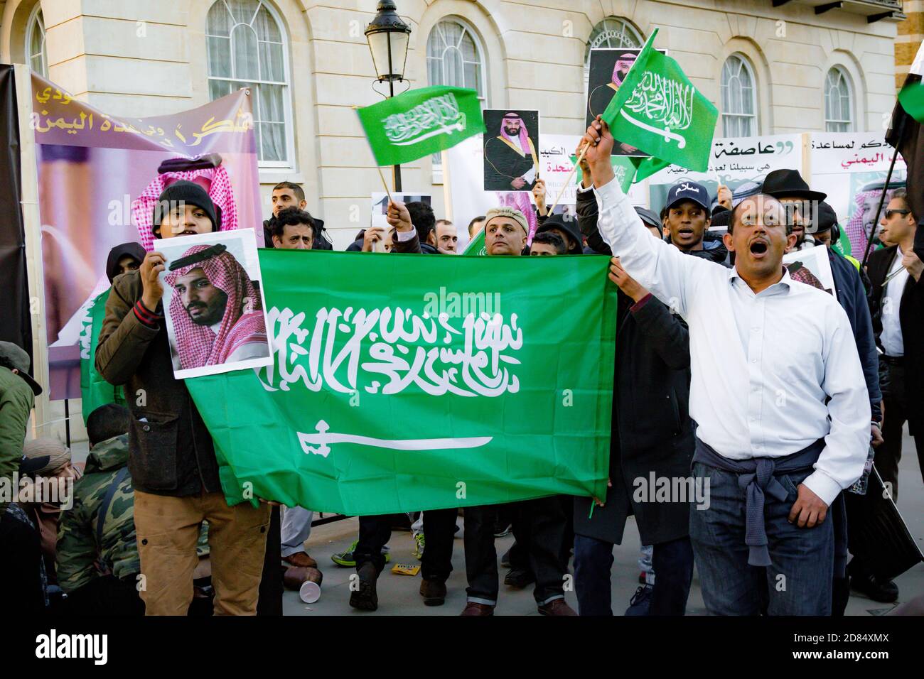 Downing Street, London, Vereinigtes Königreich, 07. März 2018:- Pro Saudi-Arabien Protestierende gegen Protest die Stop the war Coalition Protest gegen die V Stockfoto