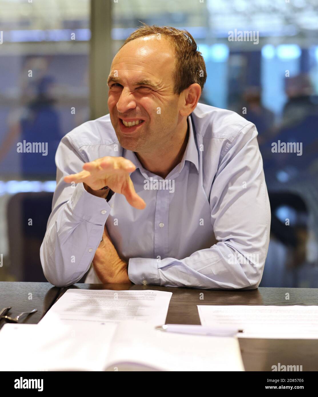 firo: 07.10.2020 Fußball, 1. Bundesliga, Saison 2020/2021, FC Schalke 04, Kicker Sportmagazin Interview-Datum, Portrait Alexander JOBST Stockfoto