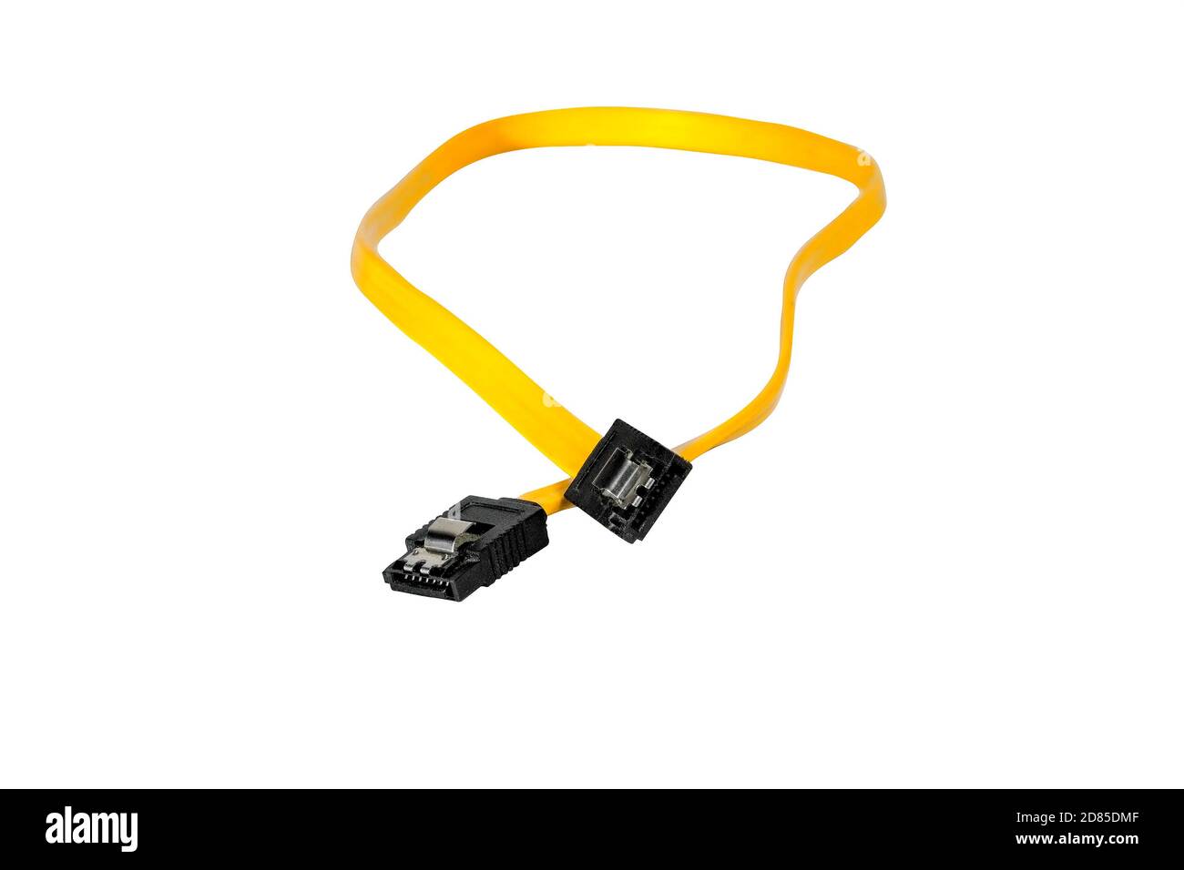 Computer-SATA-Kabel gelb isoliert auf weißem Hintergrund Nahaufnahme. Stockfoto