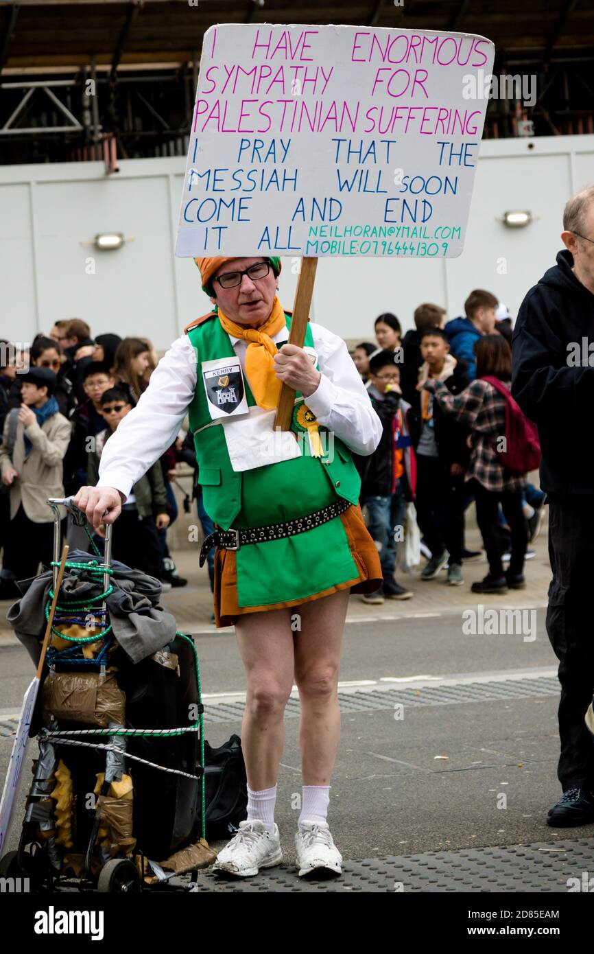 London, Großbritannien, 7. April 2018:- Pro-israelischer Protestler vor der Downing Street in London, um gegen die jüngsten Morde an Palästinensern zu protestieren Stockfoto